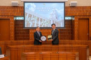 Professor Richard Wong and Professor Li Luming