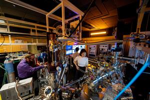 Experimental setup at the Femtosecond Spectroscopy Unit, including TR-ARPES