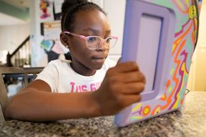 Parents encouraging limits on screen time