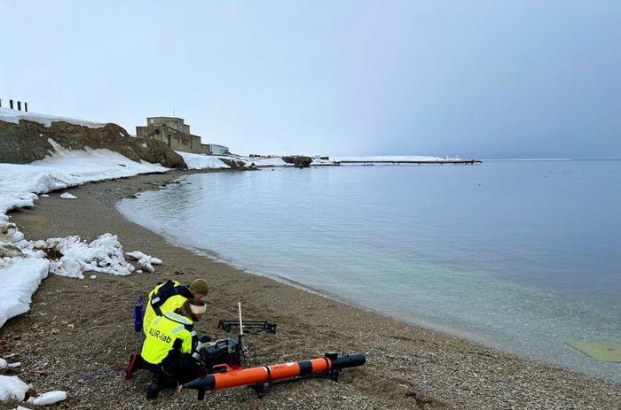 Testing an autonomous underwater robot in Svalbard