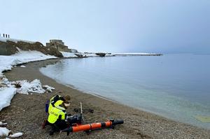 Testing an autonomous underwater robot in Svalbard
