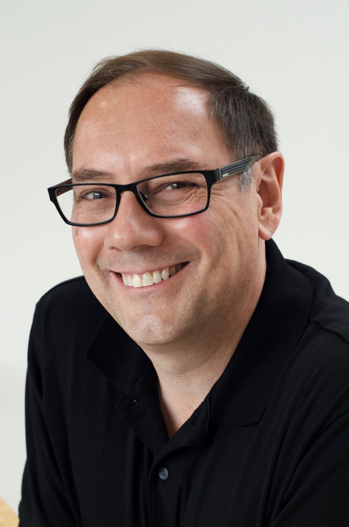 James Kakalios, Winner of the 2016 Andrew Gemant Award from the American Institute of Physics