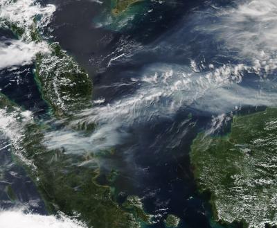 Smoke Engulfs Singapore