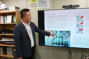 Dr. Yongjin explains the classification of hydrogen engines according to hydrogen combustion methods.