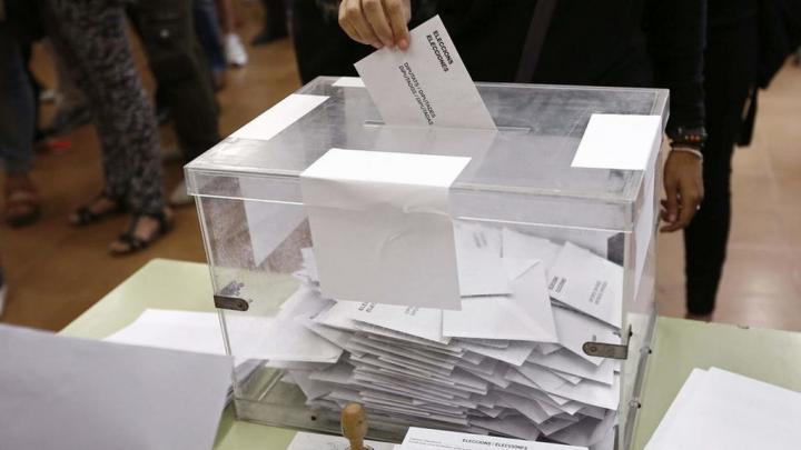 People Voting
