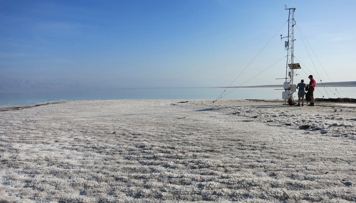 The pulse of the Dead Sea