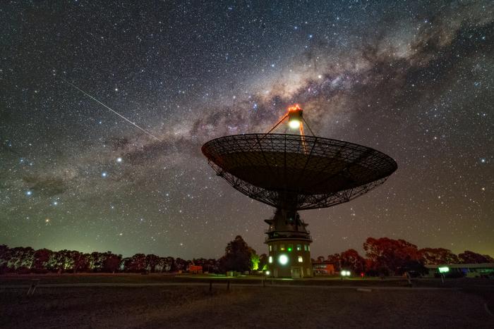 Murriyang, CSIRO’s Parkes radio telescope beneath the Milky Way.