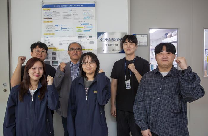 [Photo 1] Members of the KIER research team