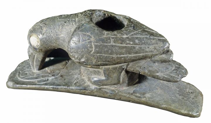 Bird effigy pipe