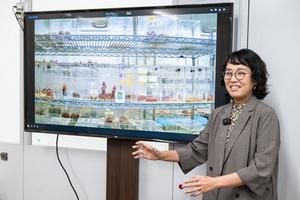 Miura explains the structure of the naked mole-rat colony using a monitor display