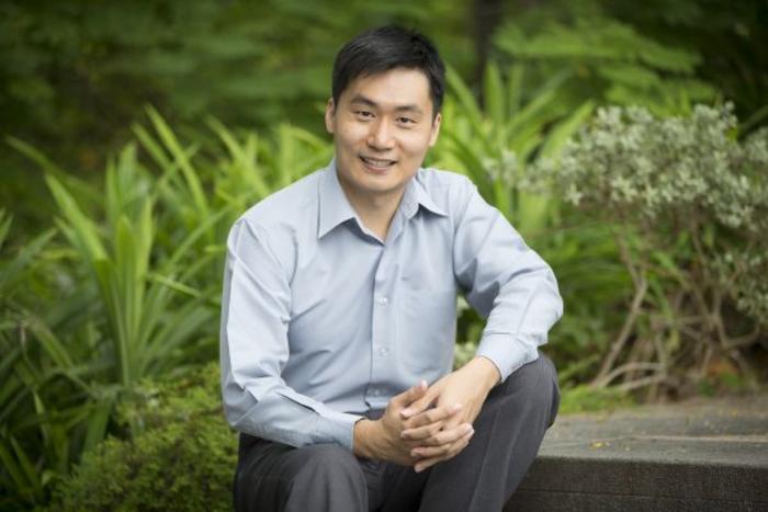 SMU Associate Professor Tsai Ming Hong