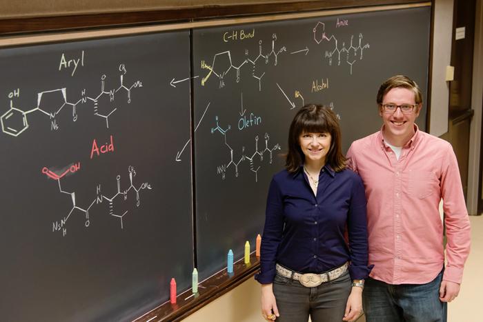 Peptide Oxidation by Small-molecule Iron Catalyst