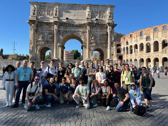 StoRIES brought together early-career researchers from all over Europe for work sessions on hybrid storage solutions. The photo shows a summer school group in Rome. (Photo: HIU/KIT)