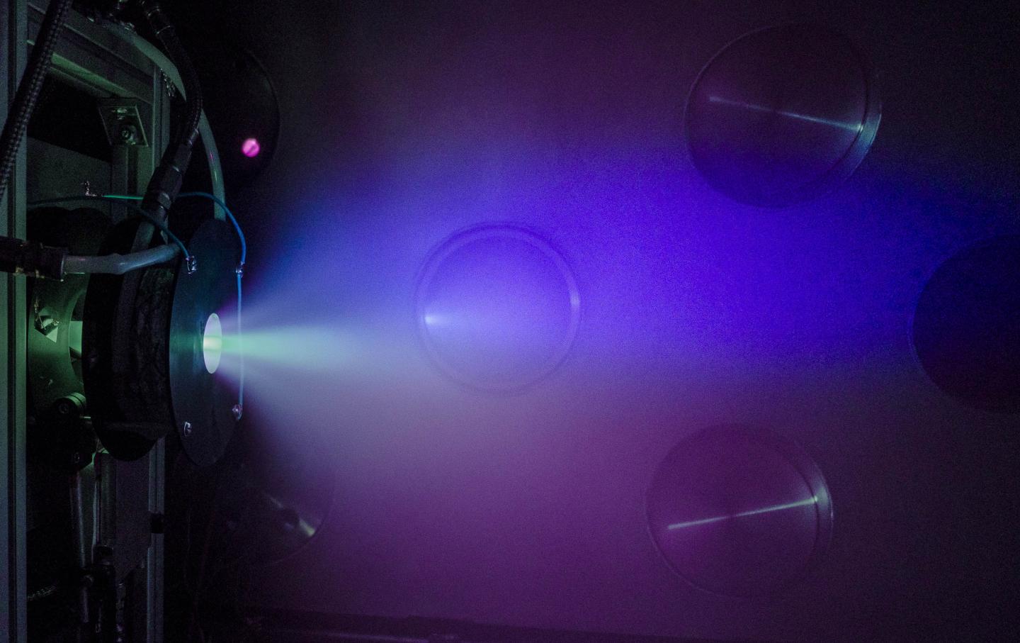 HPT propellant tests in the vacuum chamber