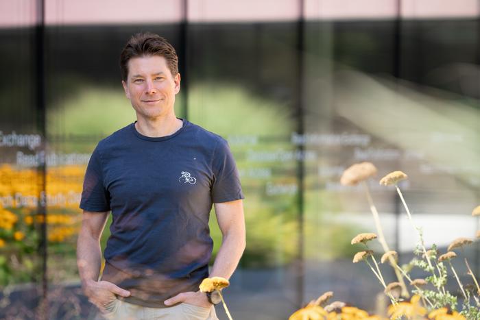 ISTA Senior Staff Scientist Robert Hauschild. He collaborates with scientists from different fields to develop innovative solutions for unique microscopy problems, including designing and building new equipment and software.