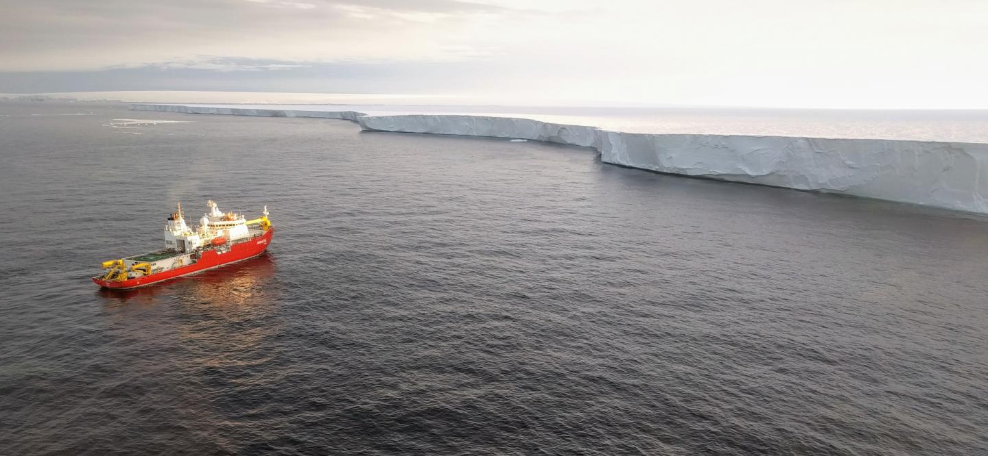 Approaching the Getz ice shelf