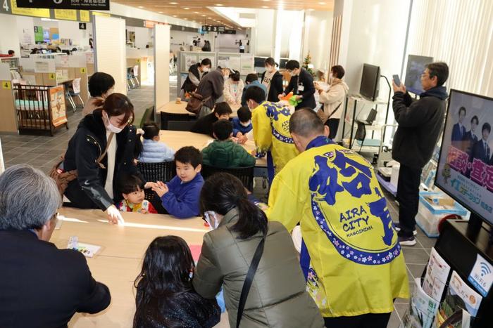 Children Take Part in Fossil Replica Workshop at Dinosaur Exhibition