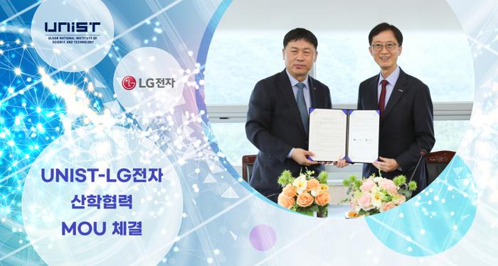 The signing ceremony of MOU between UNIST and LG Electronics