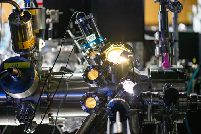 Experimental equipment used for dark exciton research