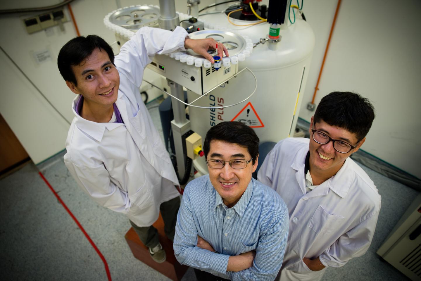 NTU Assoc Prof Yoon Ho Sup (centre) with Dr Shin Joon (right) and Mr Nguyen Quoc Toan (left)