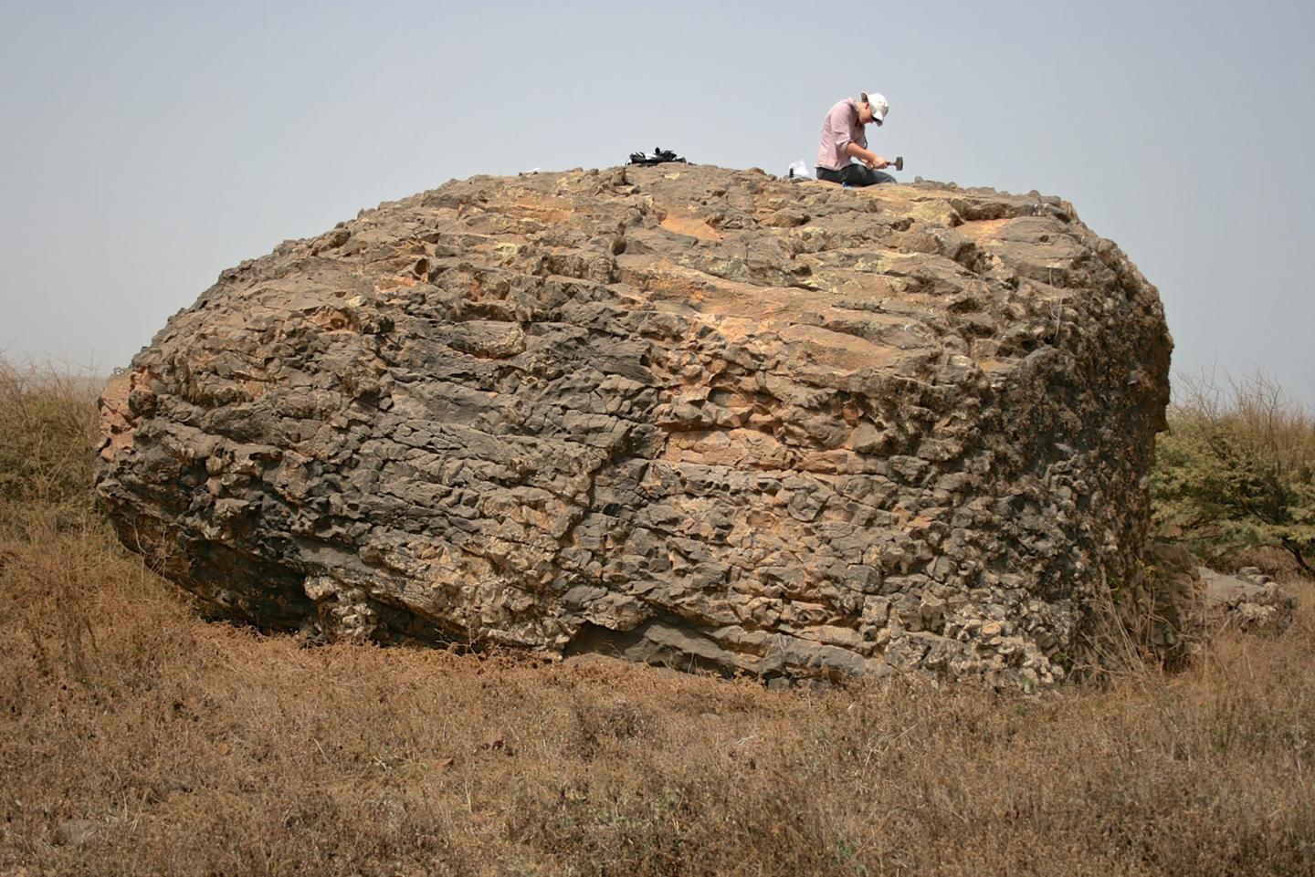 Hazard potential of volcanic flank collapses raised by new megatsunami evidence (2 of 4)
