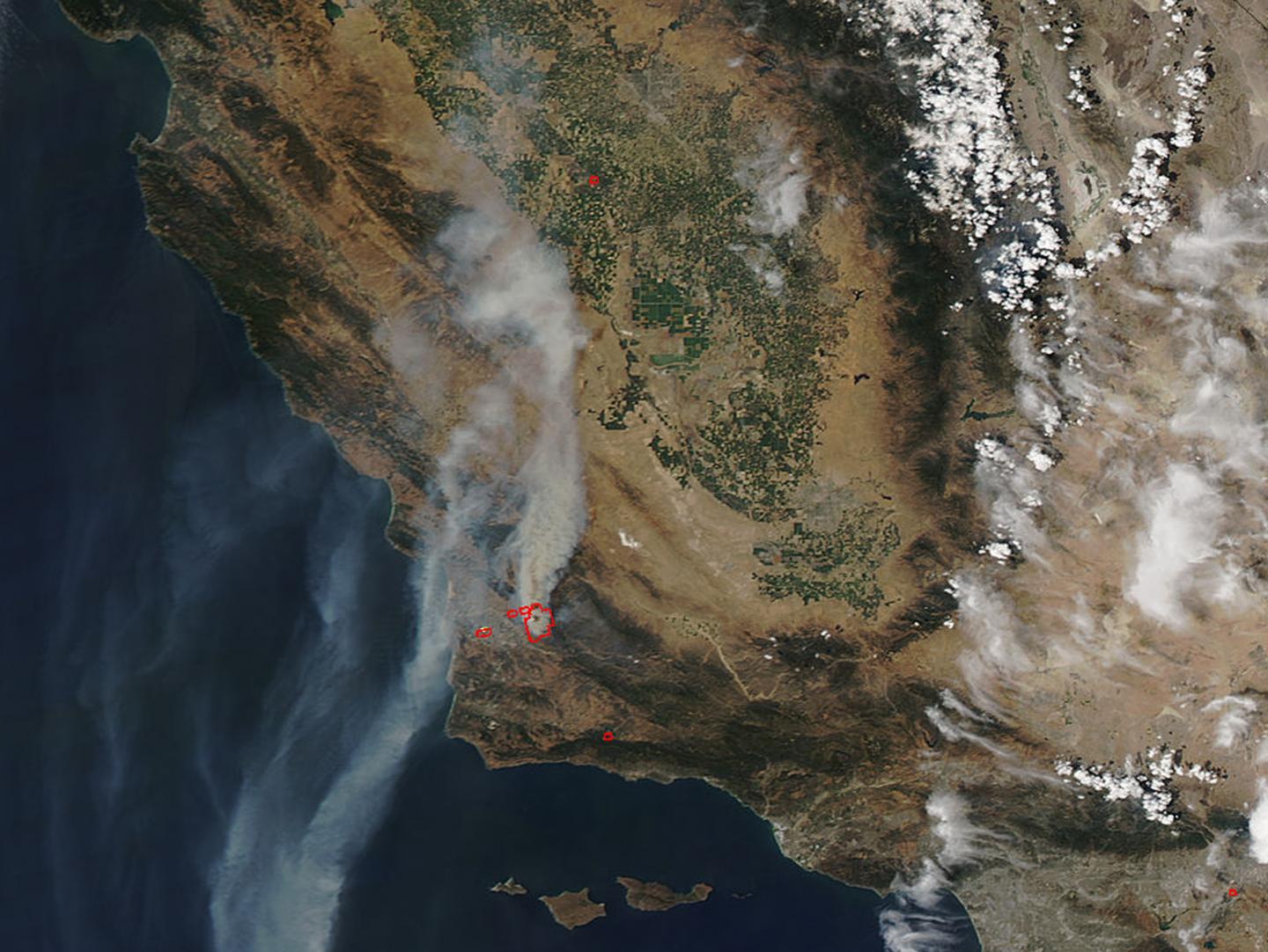 NASA Sees Streaming Smoke from Southern California's Alamo Fire