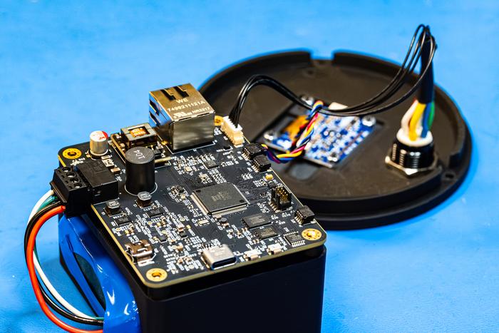 ORNL duct radiation detector