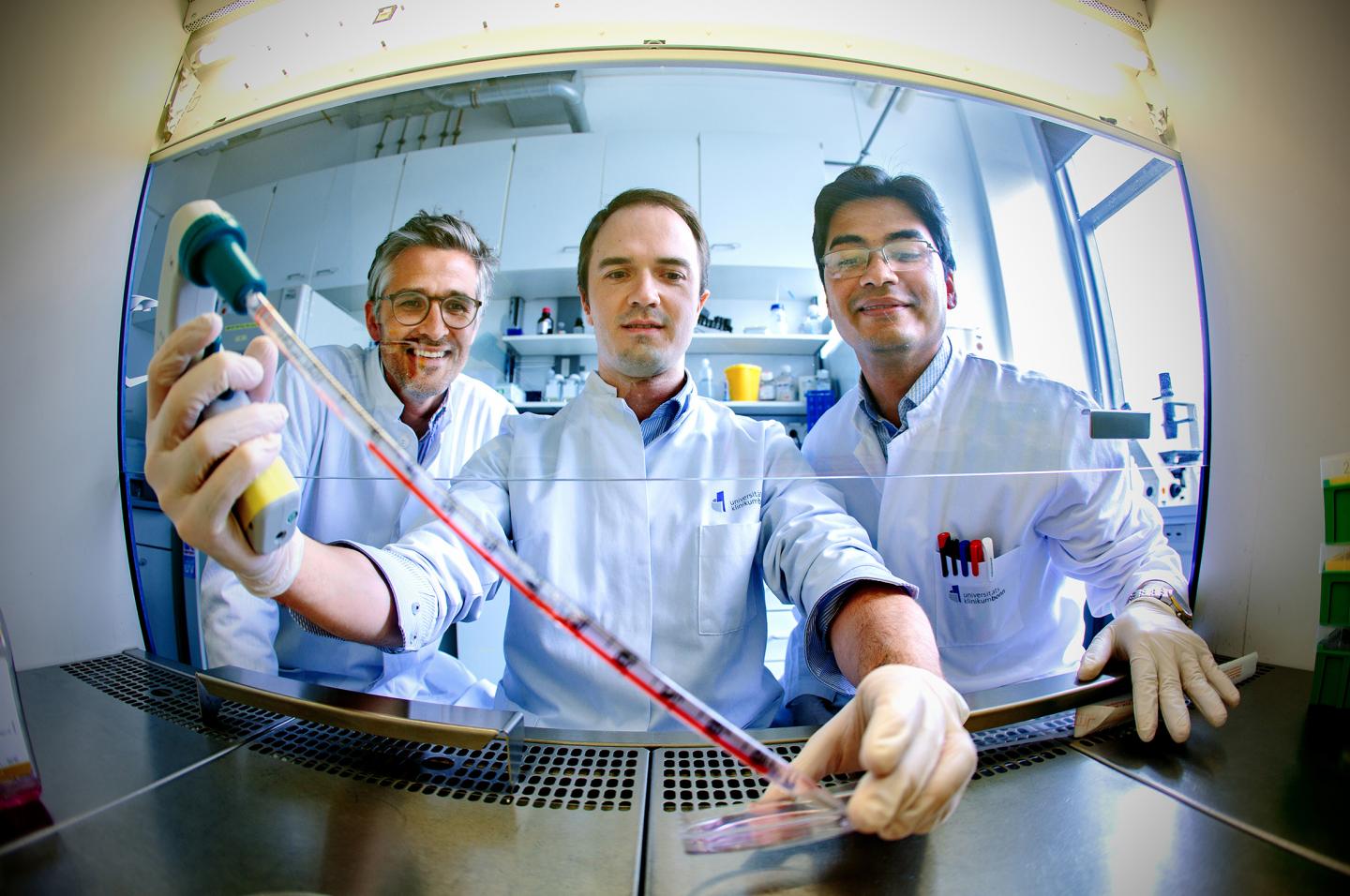 Andreas Zietzer (center), Felix Jansen (left) and Rabiul Hosen (right)
