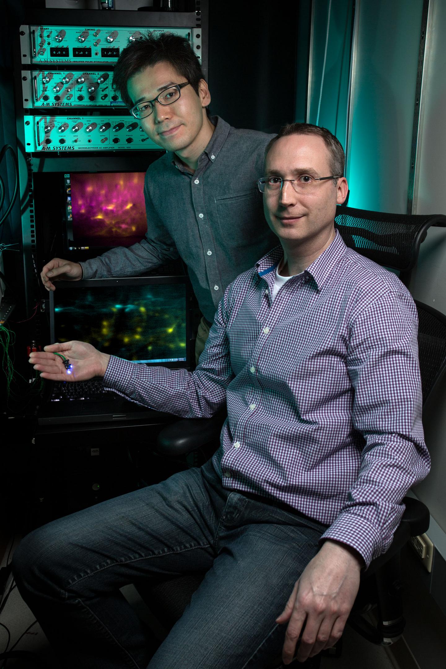 Kohei Sekiguchi and Axel Nimmerjahn, Salk Institute