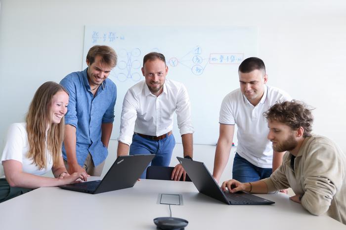 The team at the new CD laboratory (from left): Larissa Jeindl, Marian Staggl, laboratory head Stefan Posch, Miloš Babić and Paul Horvath.