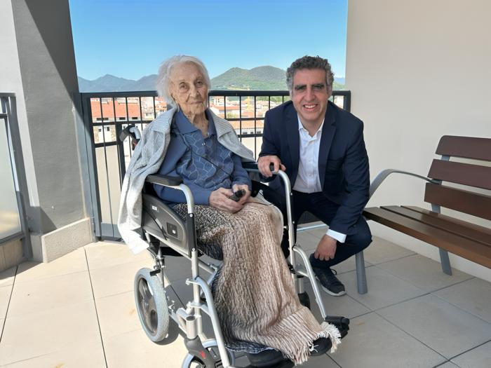 Maria Branyas, the longest-lived person ever recorded, together with Dr Manel Esteller, from the Josep Carreras Leukaemia Research Institute