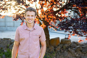 Daman Reynolds, PNNL Science Undergraduate Laboratory Internships intern and first author on a comprehensive study of algae’s antiviral potential.