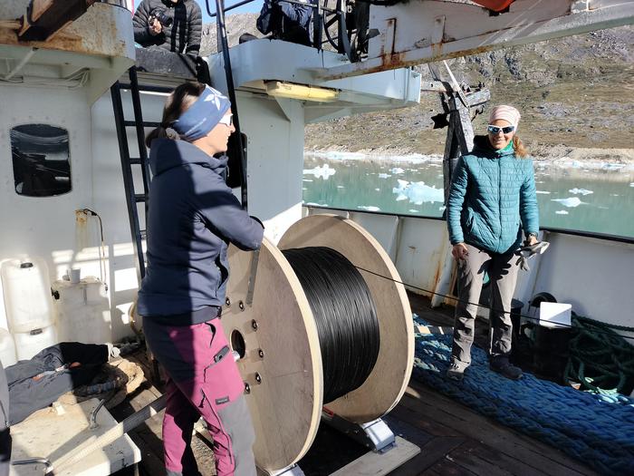 Deploying cable IMG4