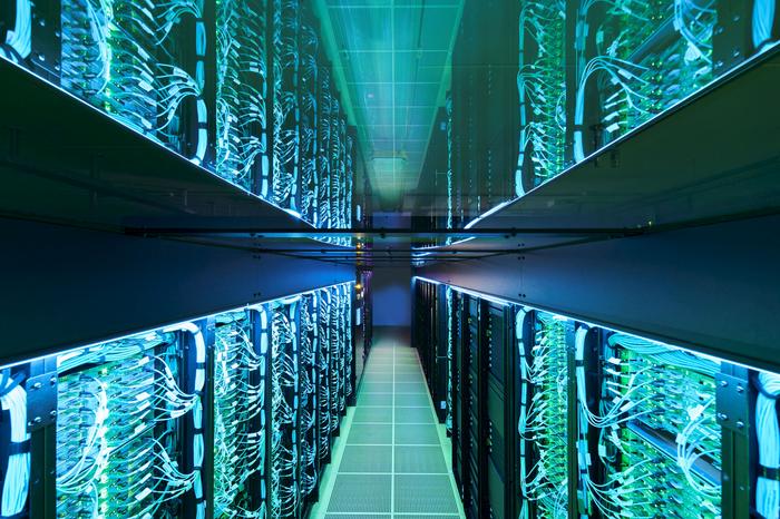 KIT researchers are using the HoreKa (“Hochleistungsrechner Karlsruhe”) supercomputer to simulate quantum computers and test their programs. (Photo: Amadeus Bramsiepe, KIT)