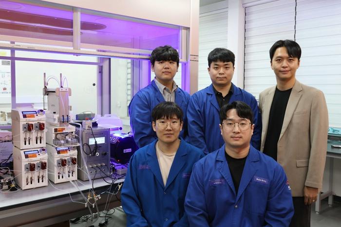 KAIST Develops “24/7 Unmanned Synthesis Platform” Using Robots and Light to Produce Drug Candidates