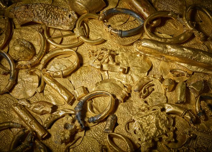 More gold coins and recovered jewellery