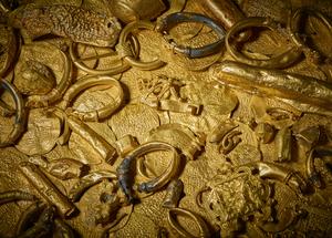 More gold coins and recovered jewellery