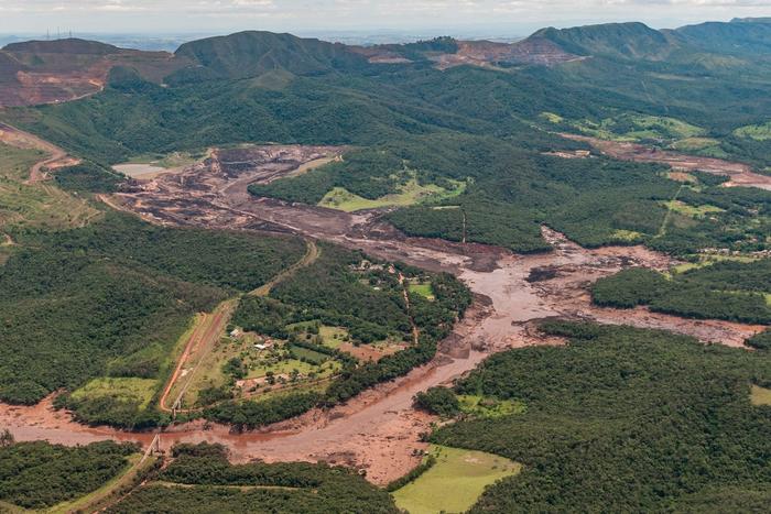 Aerial view of the B1 dam failure site in Brumadinho and the path taken by the tailings mud.