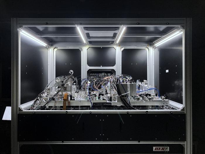 Fig. 1. Japan's first full-stack neutral-atom quantum computer "Shunkai".