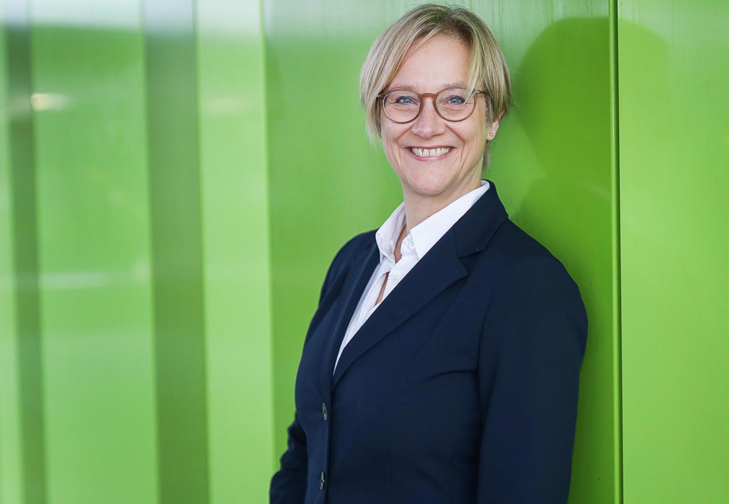 Professor Dr Angelika Epple