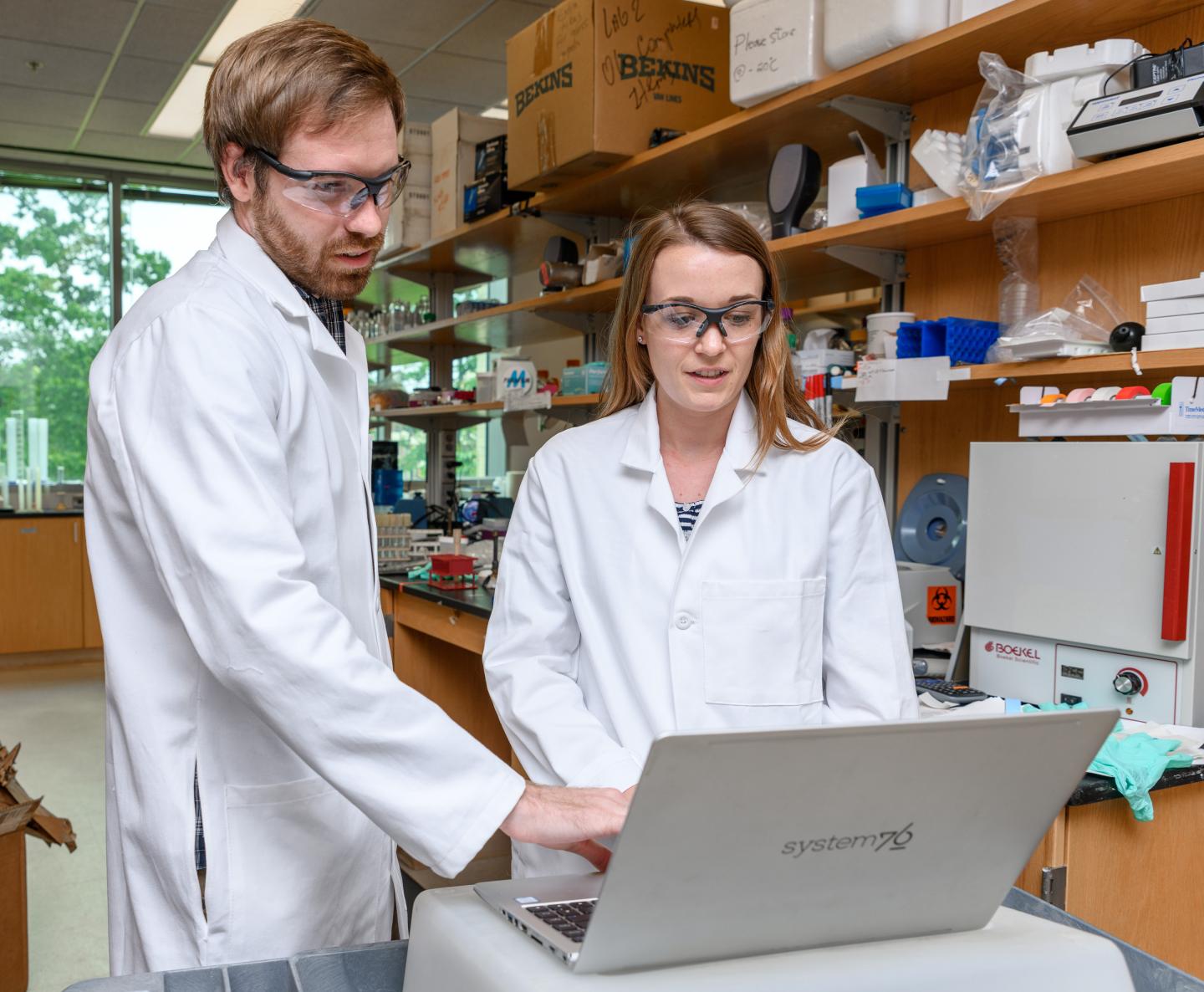 Research Scientist Dan Cornforth and Postdoctoral Fellow Carolyn Ibberson