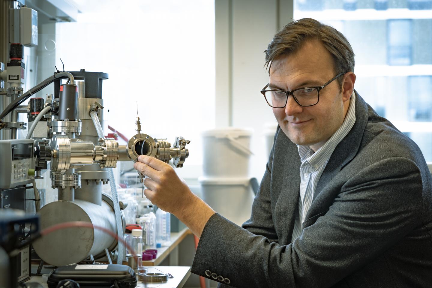 Kasper Moth-Poulsen in the Lab