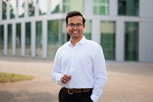 Jun.-Prof. Dr. Aniket Pal is conducting research into viscoelastic materials that have the potential to embed intelligent functions in soft robots.
