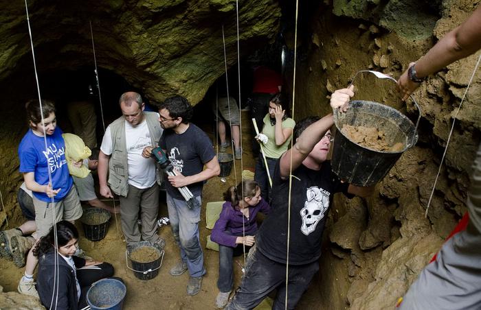 The Prehistoric Research Group, GIZAPRE, at the Lezetxiki excavations
