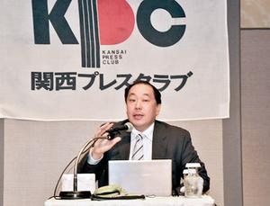 Minohara speaking at the Kansai Press Club