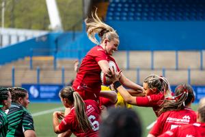Cleo Pallister-Turley lineout