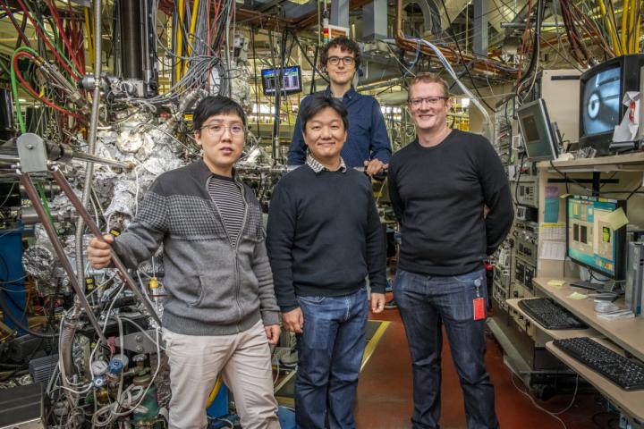 Research Team at Beamline 10.0.1
