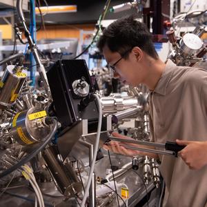 OIST TR-ARPES setup with Xing Zhu