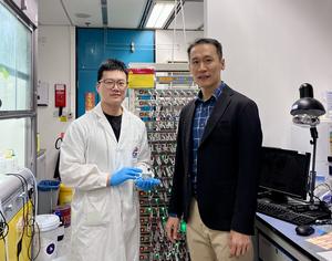Prof. Yoonseob KIM (right), Associate Professor in the Department of Chemical and Biological Engineering and the study’s corresponding author, and his PhD student YIN Zhuoyu (left), the study’s first author.