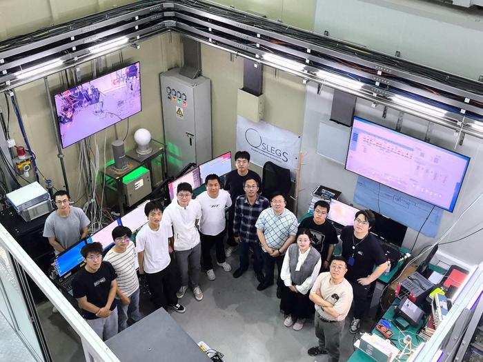 The accompanying picture features doctoral student Qiankun Sun, as a member of Professor Hongwei Wang's research group from Shanghai Synchrotron Radiation Facility, Shanghai Advanced Research Institute, Chinese Academy of Sciences.